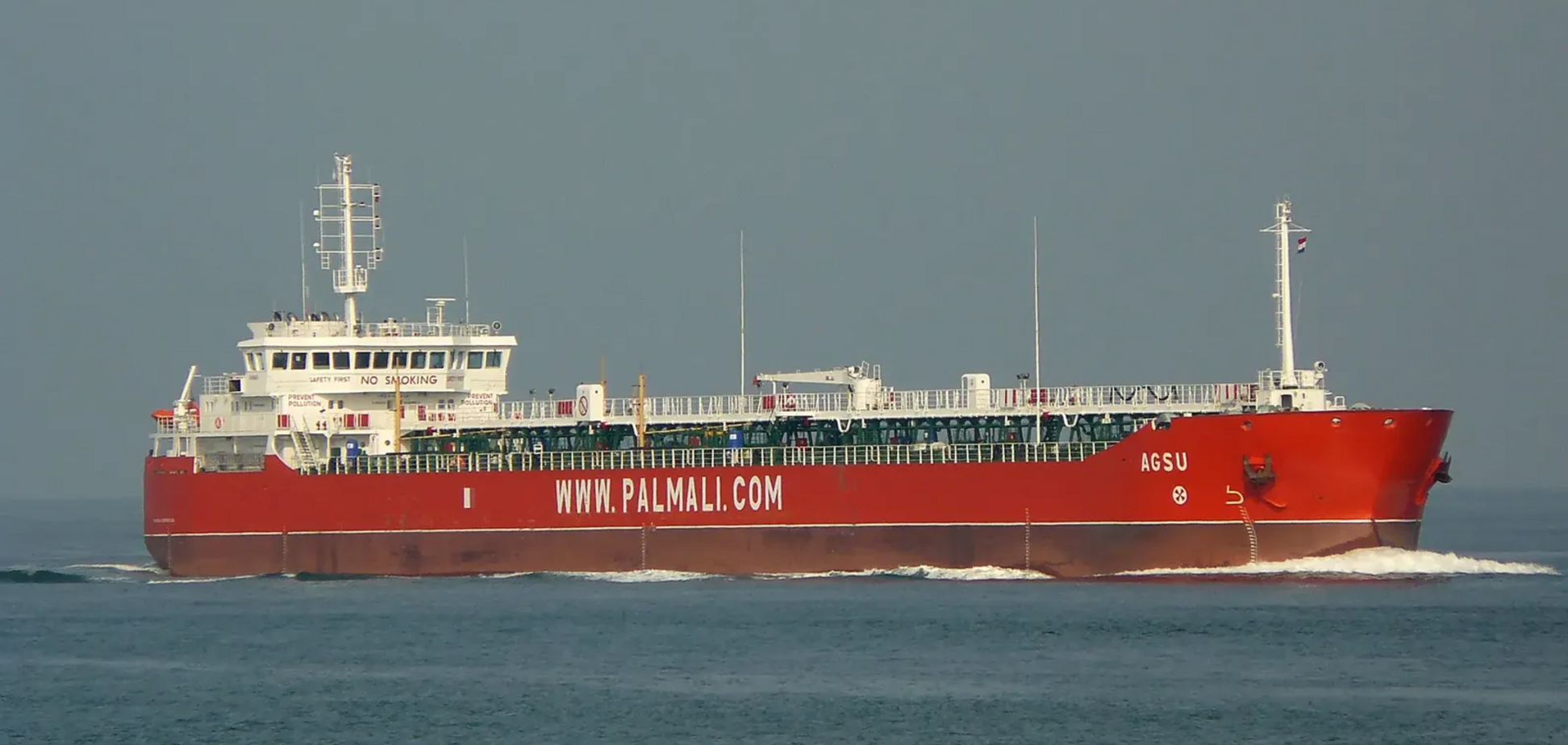 Британський флот стежив за російським танкером у Ла-Манші, але не затримав його: що відомо