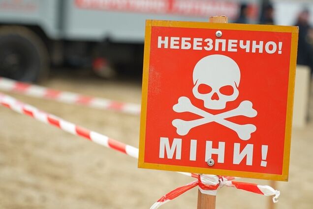 Росія дистанційно мінує території на Сумщині: вибухівку скидають у світлих мішках