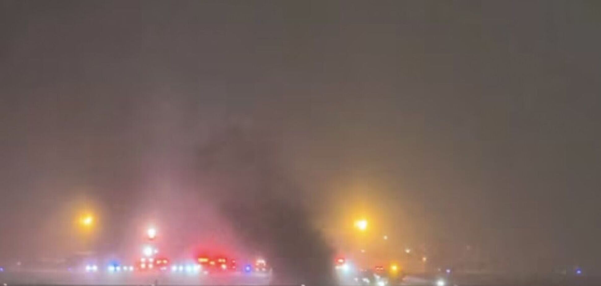 Упав під час зльоту: у США розбився бізнес-літак, на борту було вісім людей