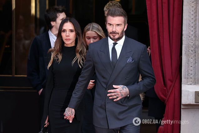 В черном и с мрачными лицами: 'идеальная' семья Бекхэмов впервые появилась на публике после ссоры со старшим сыном. Фото