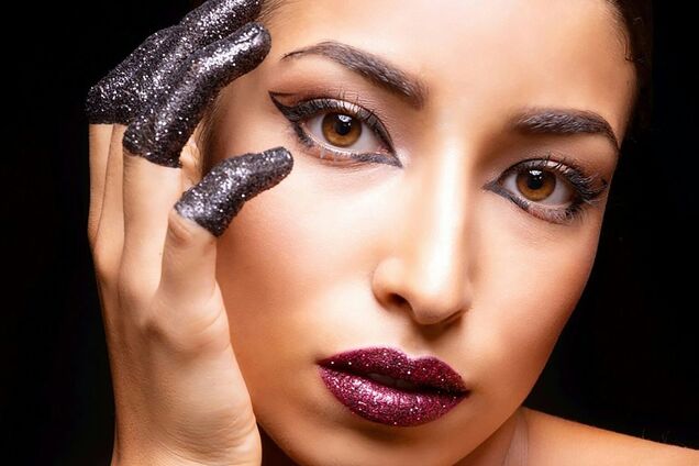 Як зробити очі візуально більшими: трюк із підводкою