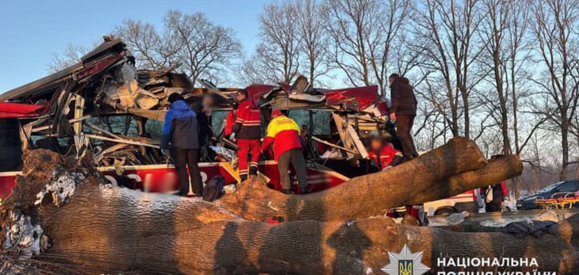 'Мы сразу побежали за турникетами': как неравнодушные очевидцы спасали пострадавших в ДТП с автобусом рейса Вена – Киев на Львовщине. Фото