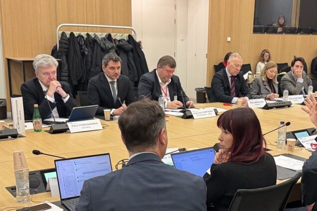 Військова присутність країн НАТО в Україні має залишатися на столі переговорів, – Порошенко