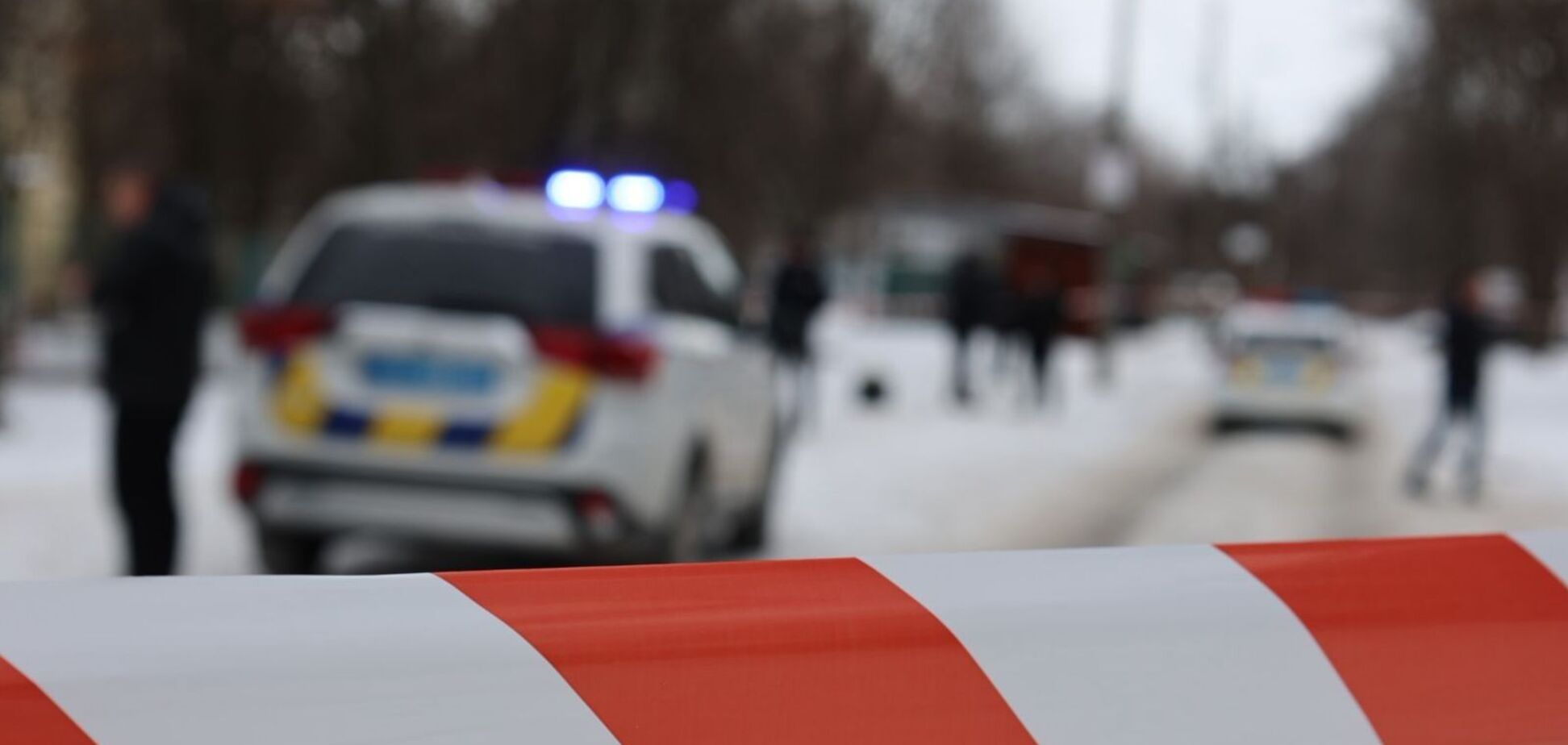 В Запорожье парень устроил стрельбу во дворе дома и ранил себя