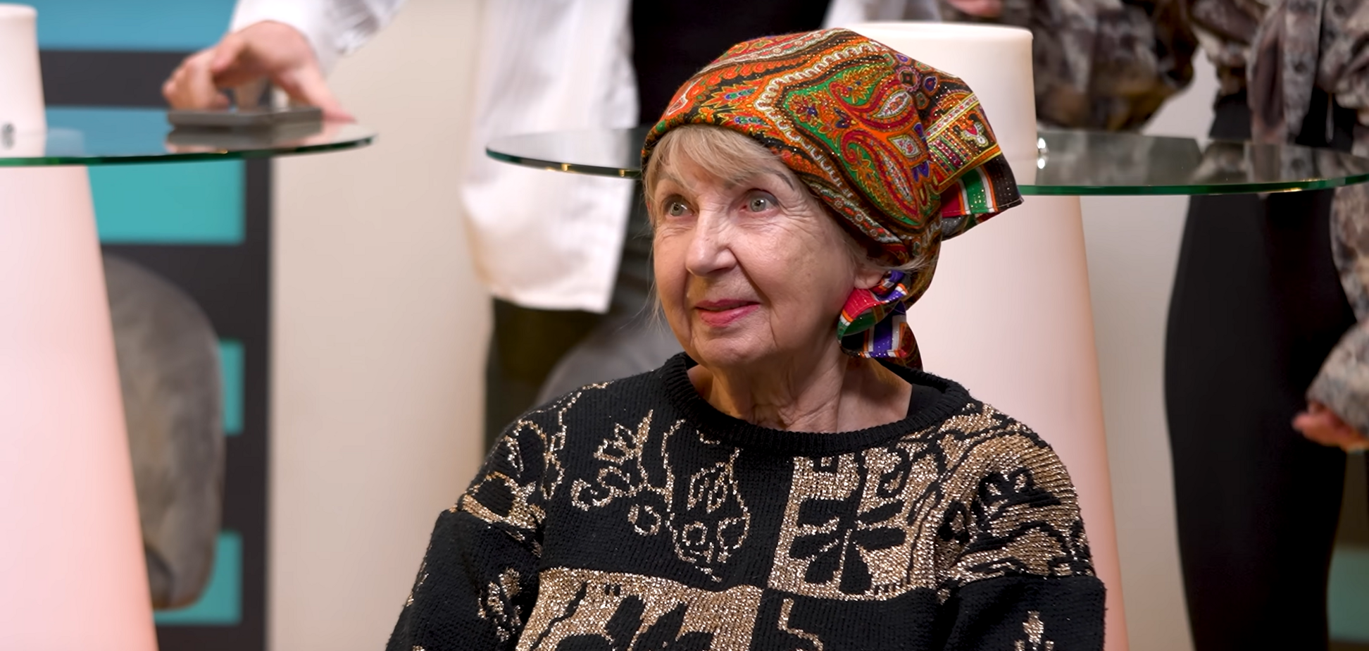 'Поднимайте шум, когда пенсионерам платят 2000 грн!' На известном шоу обматерили бабушку-актрису и оправдались за инцидент