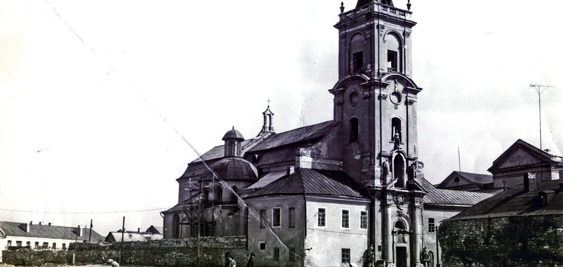 Знаменитий будинок Потоцького показали у різні роки: архівні фото