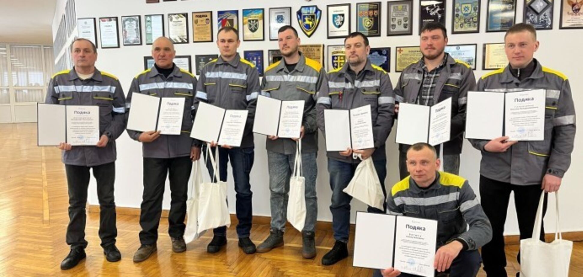 Зеленский отметил государственной наградой 8 энергетиков ДТЭК за поддержку энергосистемы