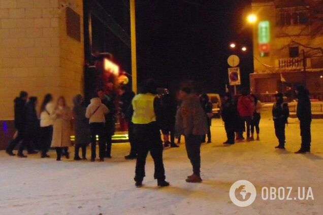 В Киеве на Крещатике пьяные молодые люди после отдыха в баре устроили драку с прохожими. Подробности и фото