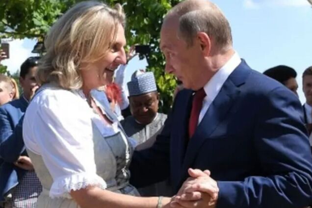 Назвала земляков 'гиенами': в Австрии хотят лишить гражданства экс-главу МИД, которая танцевала с Путиным