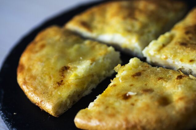 Хачапурі з сиром на сковорідці: ділимось лінивим рецептом