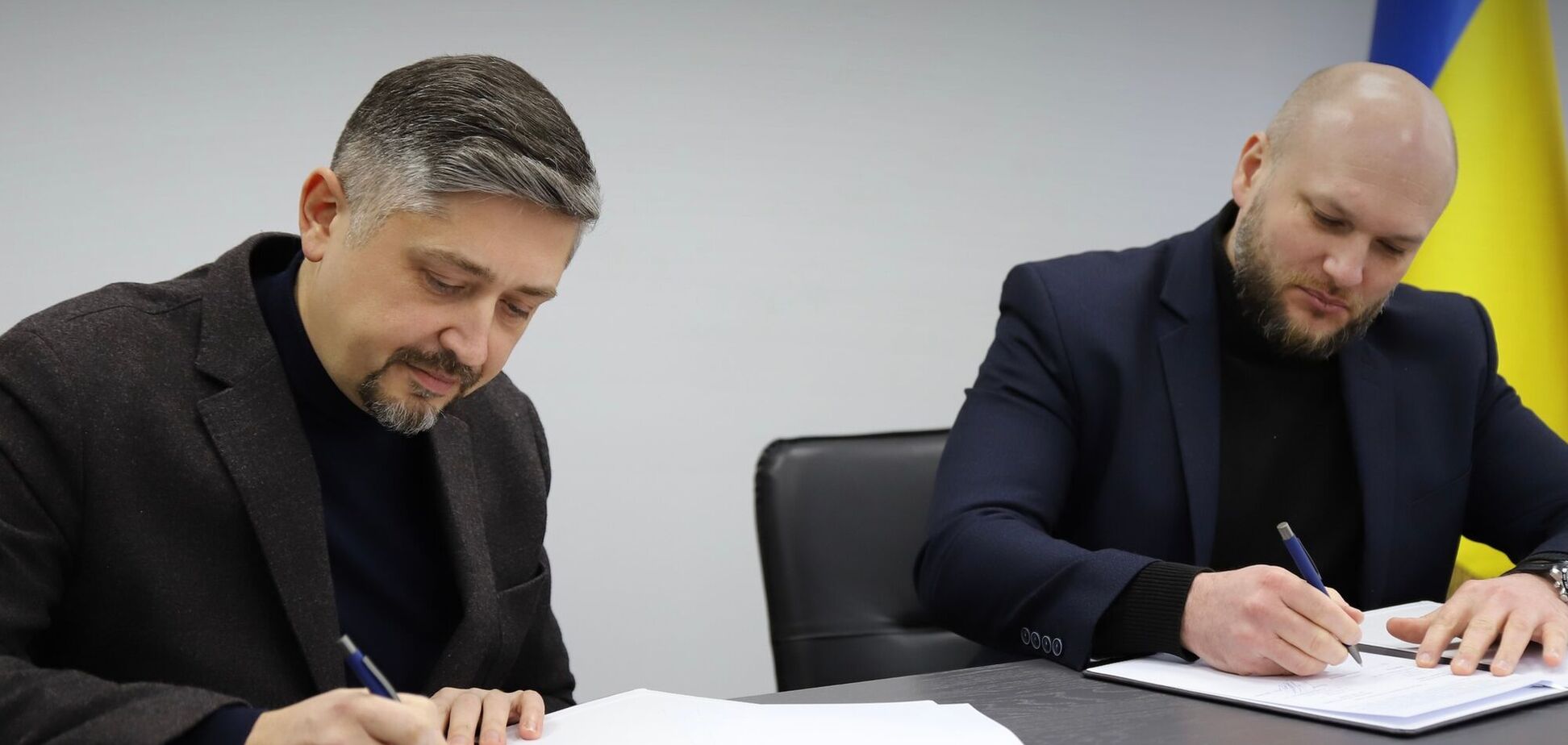 БЭБ и Гоструда объединили усилия в борьбе с теневой занятостью и 'зарплатами в конвертах': подписан меморандум