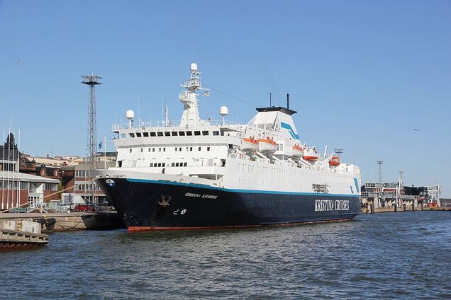 Дания отправила в Гренландию круизное судно: станет плавучей казармой для 150 военных. Фото