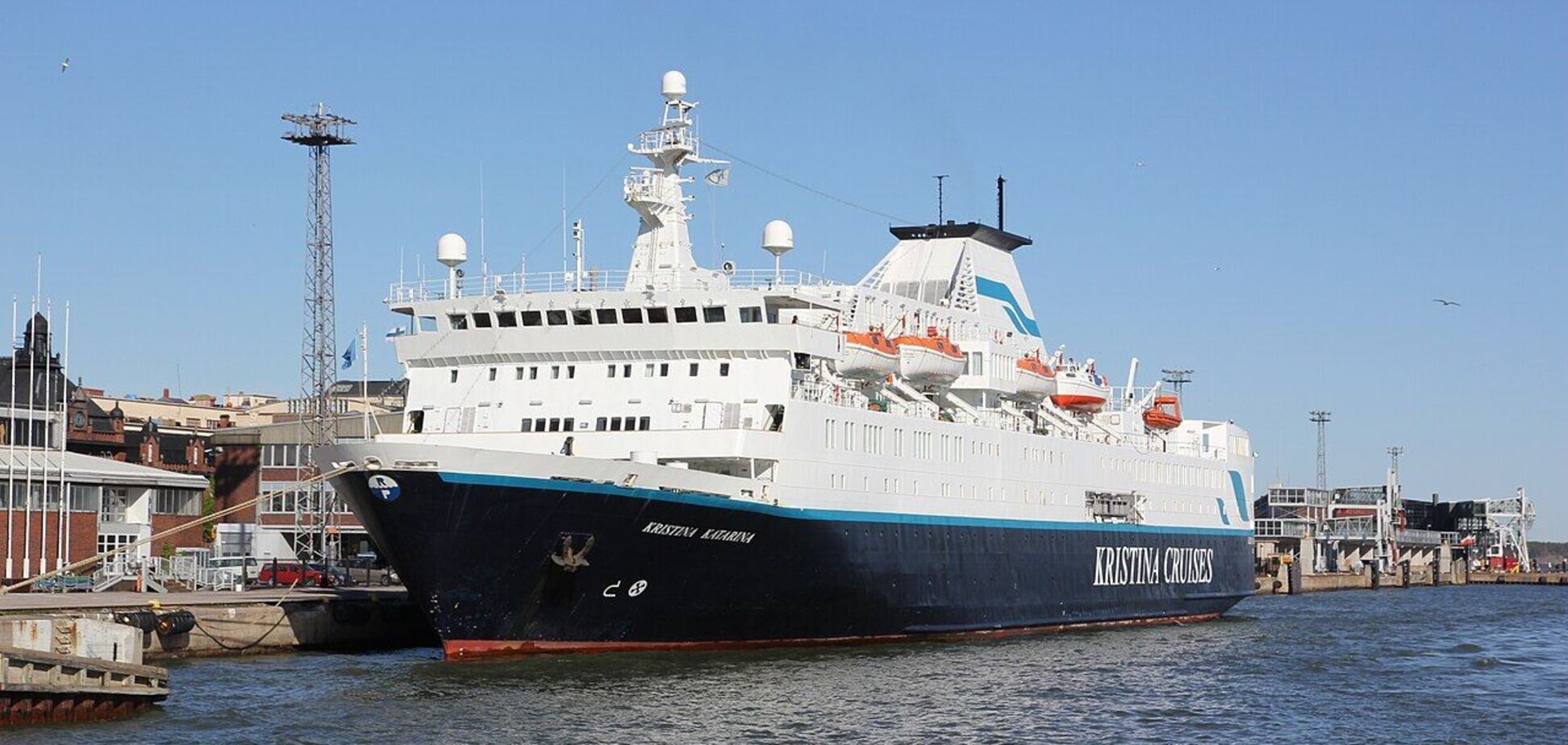 Дания отправила в Гренландию круизное судно: станет плавучей казармой для 150 военных. Фото