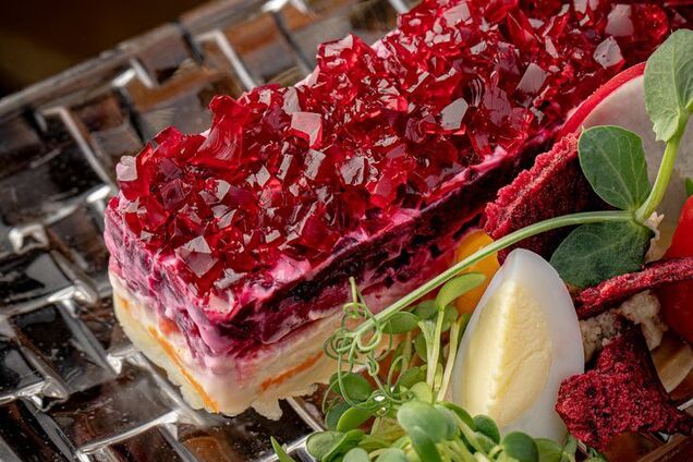 Салат 'Шуба-рулет': рецепт смачної та ефектної страви, яка сподобається всім