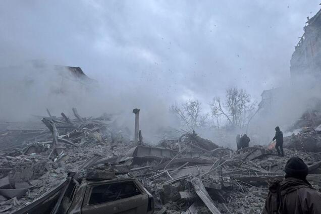 Армія РФ убила двох людей у Херсоні під час атаки: вони були в авто у дворі