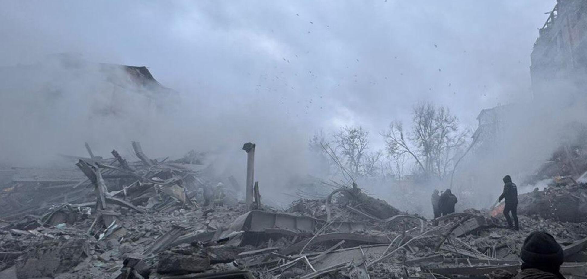 Армия РФ убила двух человек в Херсоне во время атаки: они были в авто во дворе