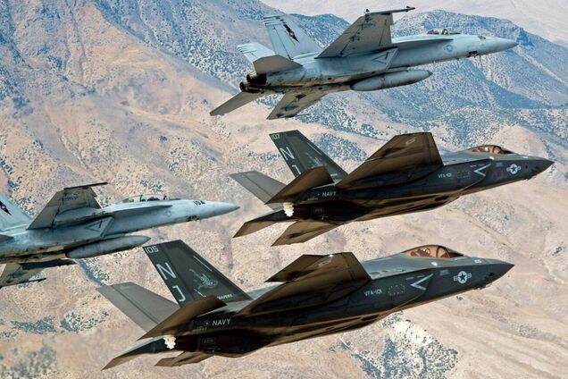 США і союзники масово перекидають бойову авіацію на Близький Схід, з Ірану відбуваються підозрілі рейси у Москву: що відбувається