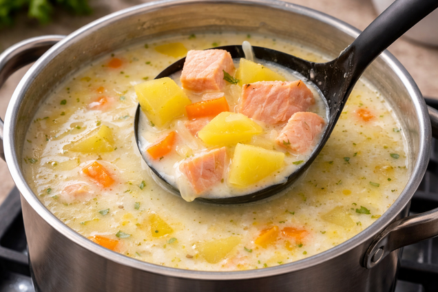 Швидкий зігріваючий суп з рибою: ідеальна страва для періоду холодів