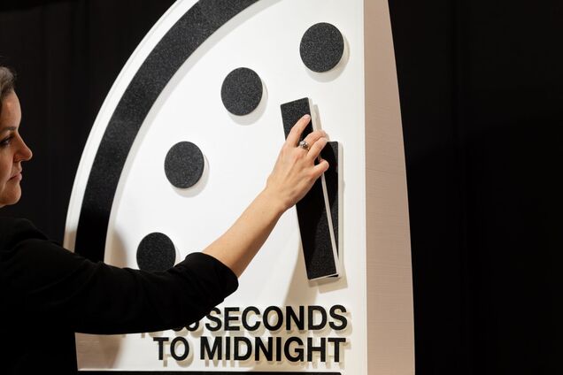 Ситуація критична: вчені перевели Годинник Судного дня