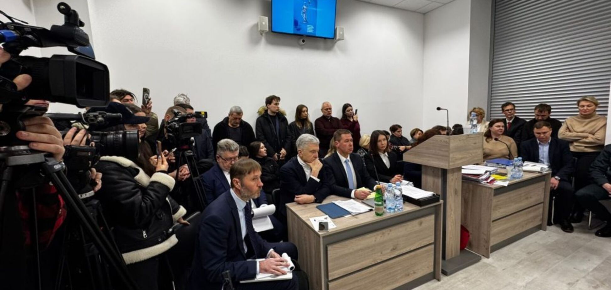 Влада рік товче воду в ступі, але ми переможемо, бо правда на нашому боці, – Порошенко