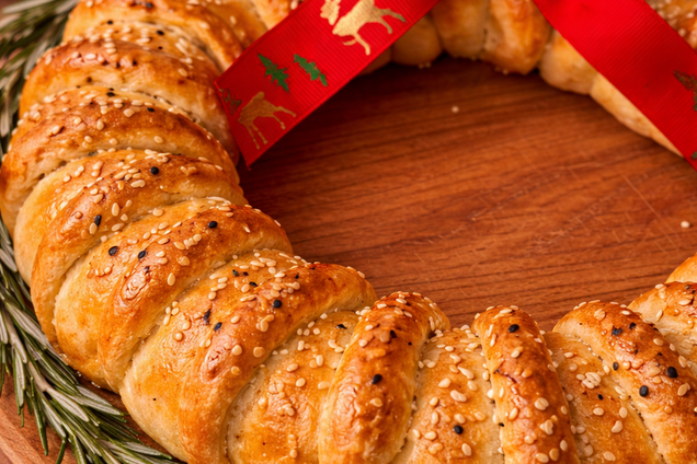 Сытный слоеный пирог с грибами и сыром: как приготовить