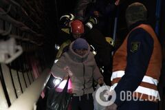 В Киеве останавливали движение поездов метрополитена: из тоннелей вывели около 500 пассажиров. Все подробности, фото и видео