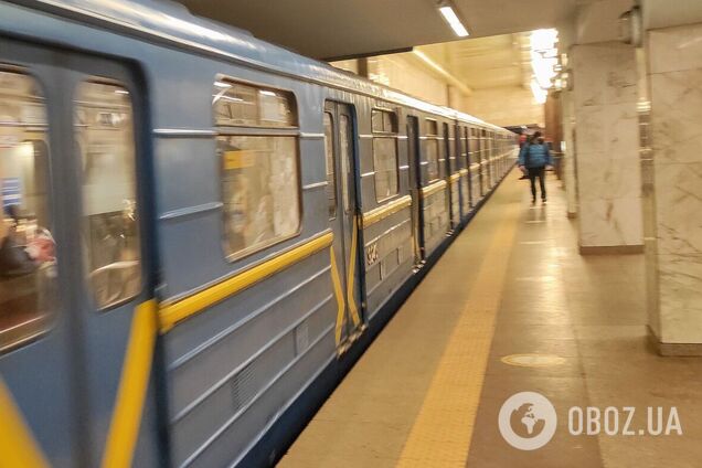 У Києві зупинився рух потягів метрополітену та робота ескалаторів: що відомо. Фото та відео