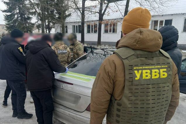 Путь за границу за €12 тыс.: в Украине разоблачили схему нелегального выезда из страны. Фото