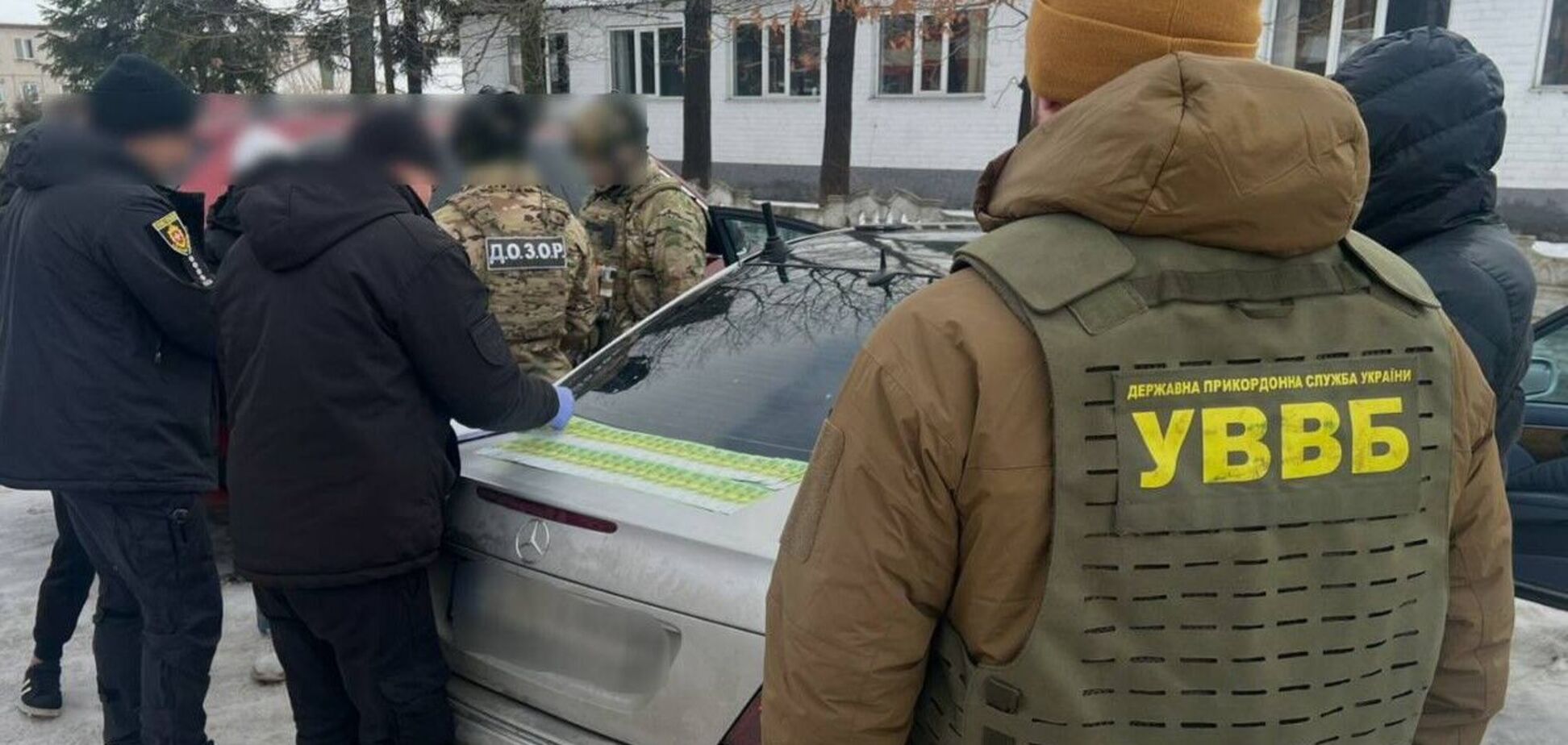 Шлях за кордон за €12 тис.: в Україні викрили схему нелегального виїзду з країни. Фото