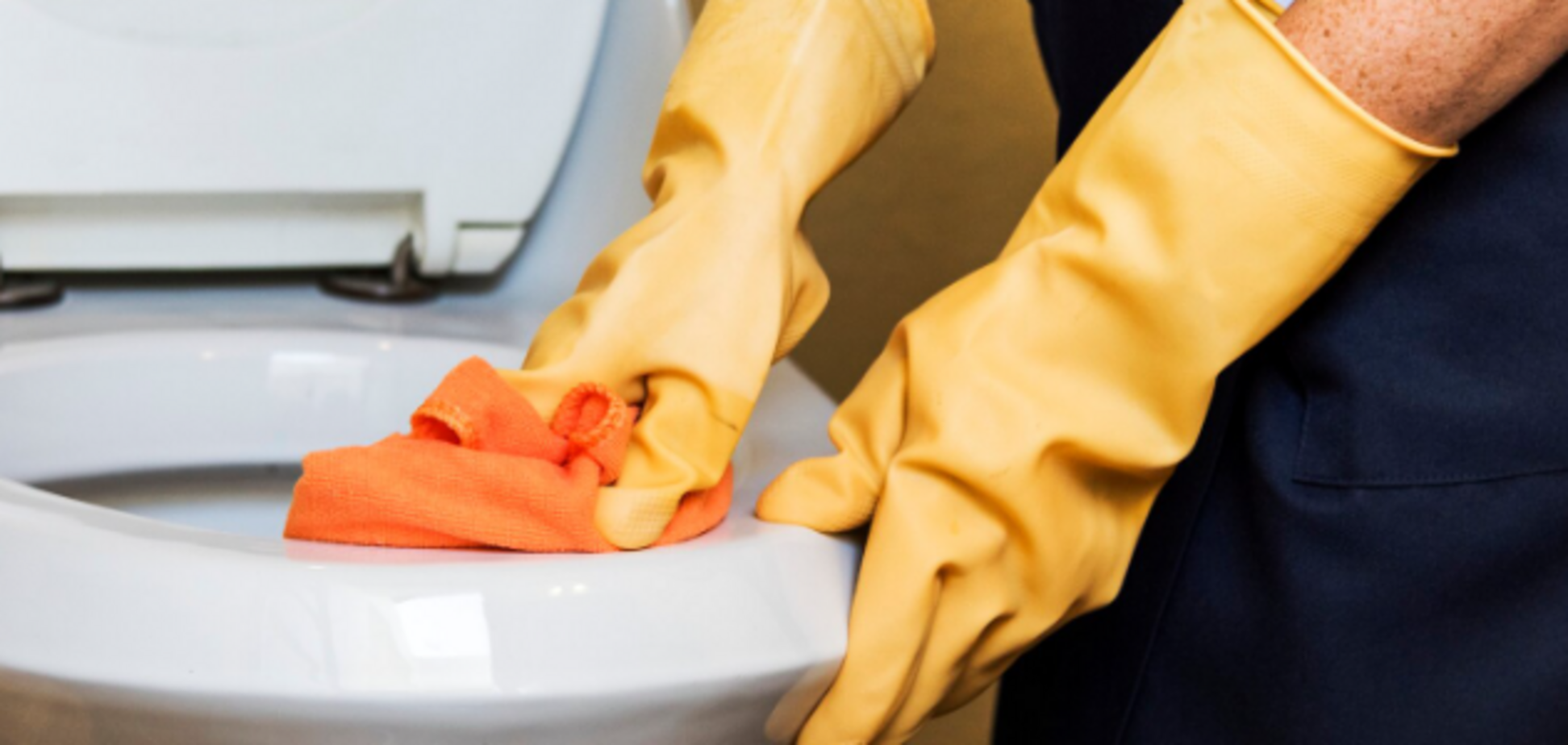 Чим видалити стійкий наліт на унітазі: несподіваний засіб