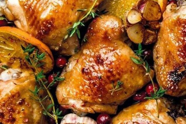 Тушковані курячі стегенця з апельсинами та медом: м'ясо вийде дуже соковитим і м'яким