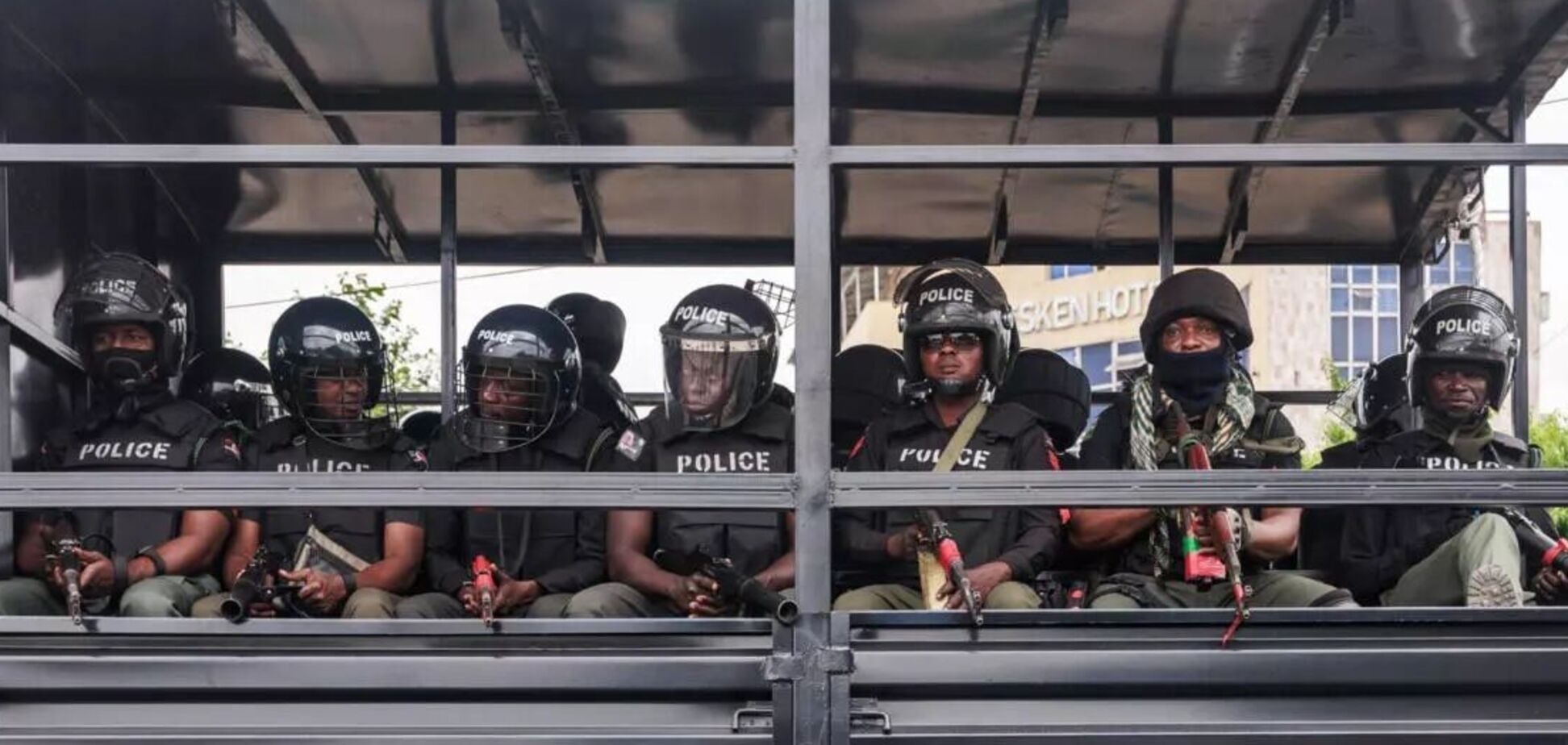 В Нигерии вооруженные бандиты напали на сельский рынок и убили более 30 человек: все подробности