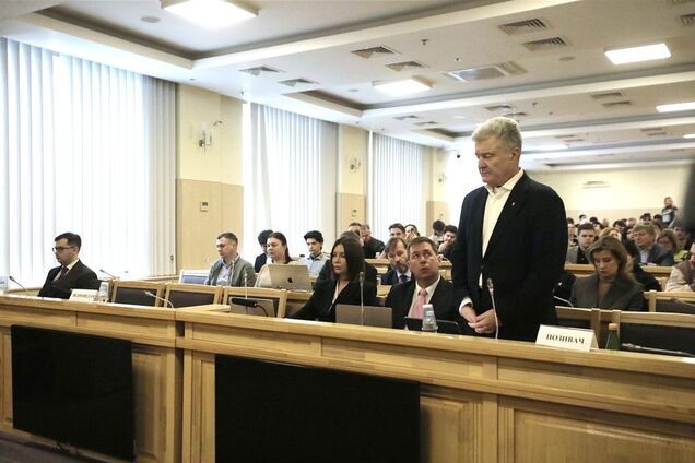 Порошенко звинуватив владу у штучному затягуванні справи щодо незаконних санкцій