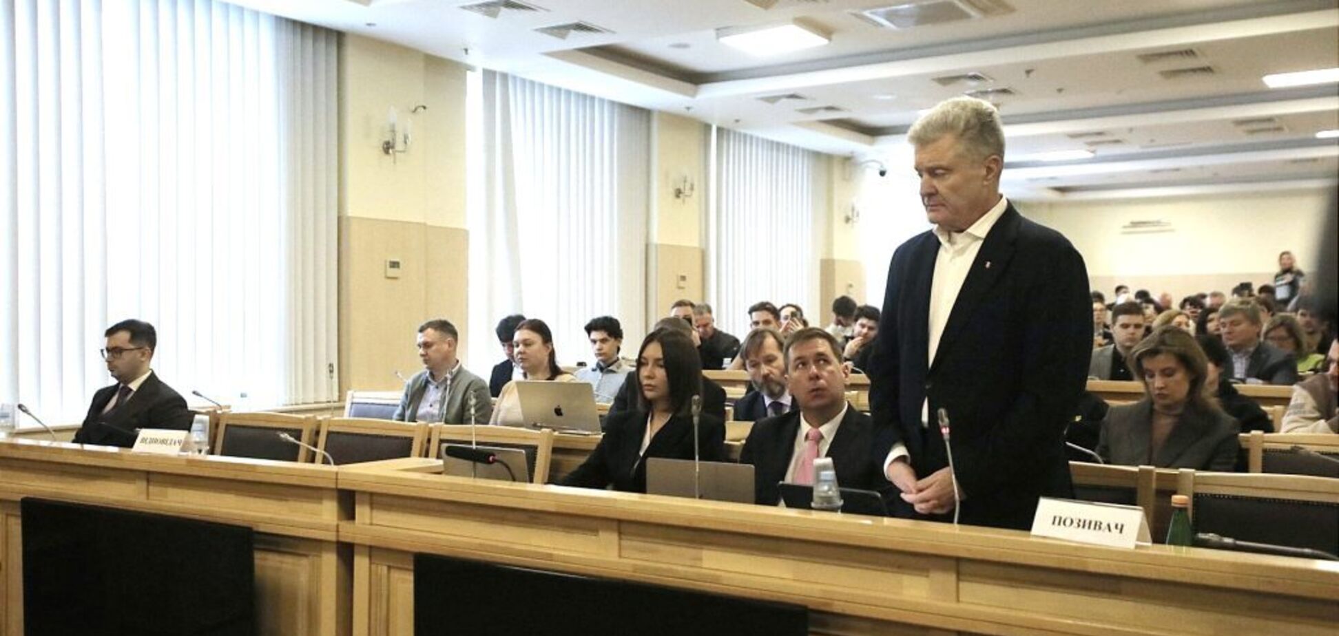 Порошенко обвинил власть в искусственном затягивании дела о незаконных санкциях