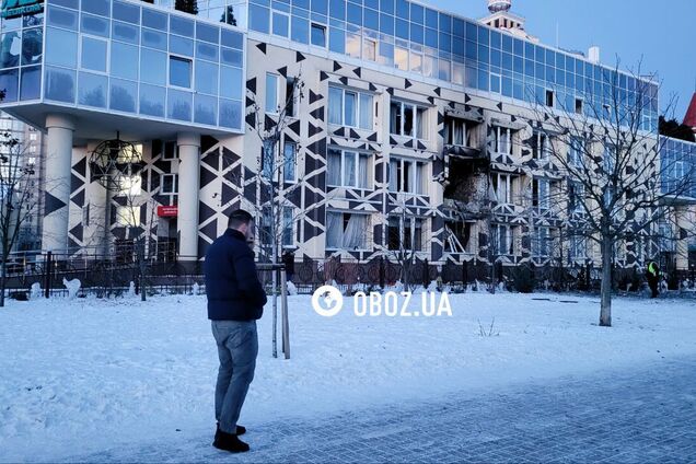 В полиции показали первые минуты после удара РФ по больнице на Оболони в Киеве. Видео