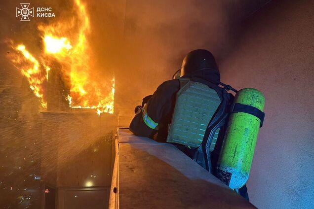 Росія вдарила по Києву: пошкоджено будівлю, є жертва та постраждалі