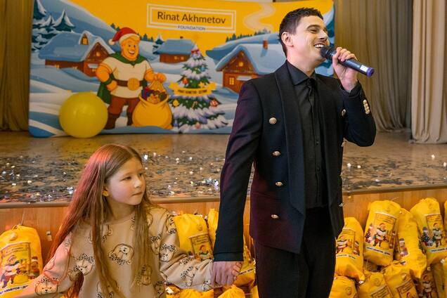 'Тут багато щасливих очей': Микита Алєксєєв привітав дітей у межах новорічної акції 'Рінат Ахметов – дітям!'