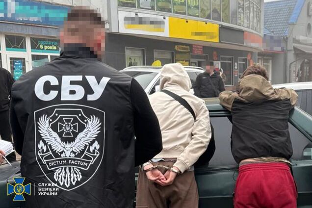 Перевозка в грузовом отсеке, лесные тропы и фейковые справки: в Украине разоблачили еще три схемы уклонения от мобилизации