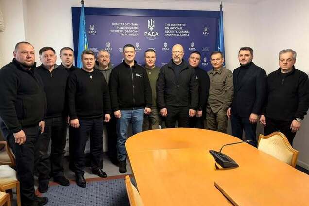 Впервые в истории Украины: здоровый пример, как ведут себя действующий и будущий министры обороны