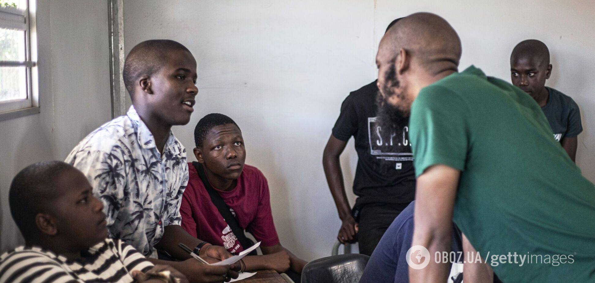 'Учитель ходил по классу и хлестал кнутом за ошибки'. Исследование объяснило, почему в школах Южной Африки до сих пор угрожают детям избиением