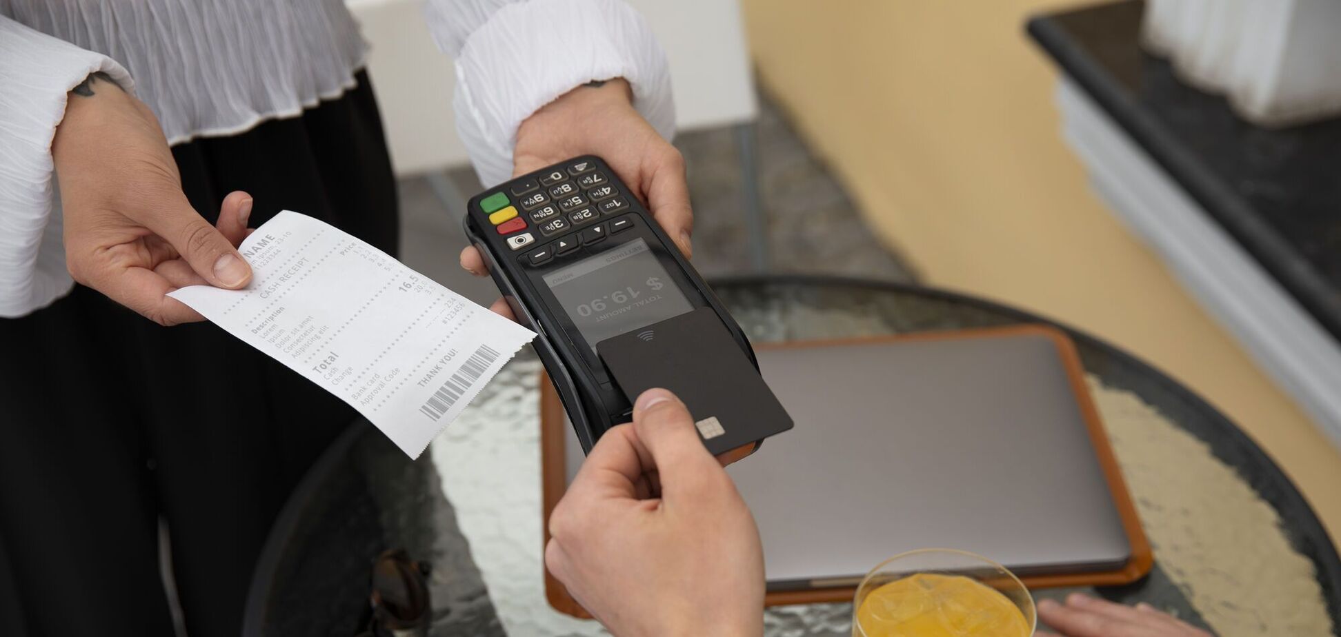 'Чек потрібен?' Чому на касі постійно ставлять це питання