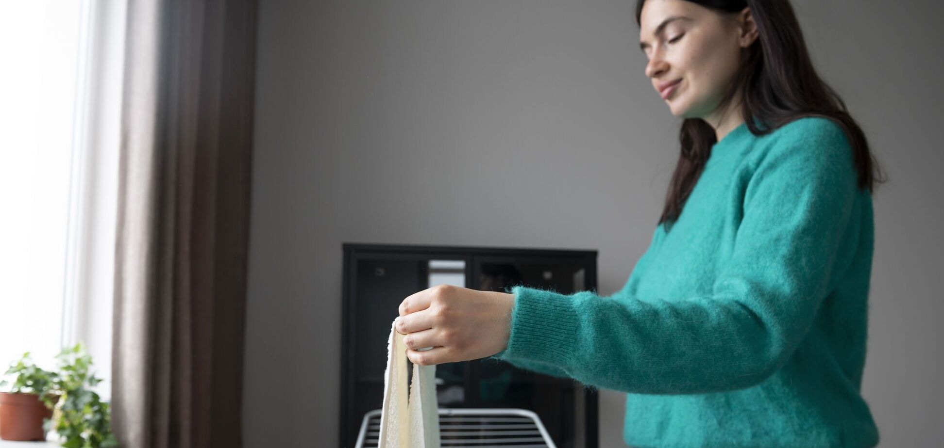 Как сушить одежду зимой быстрее без обогревателя и сушильной машины: лайфхак