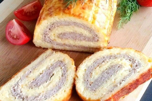 Вкуснее, чем котлеты, колбаса и бризоли: очень сытный сырно-мясной рулет с фаршем