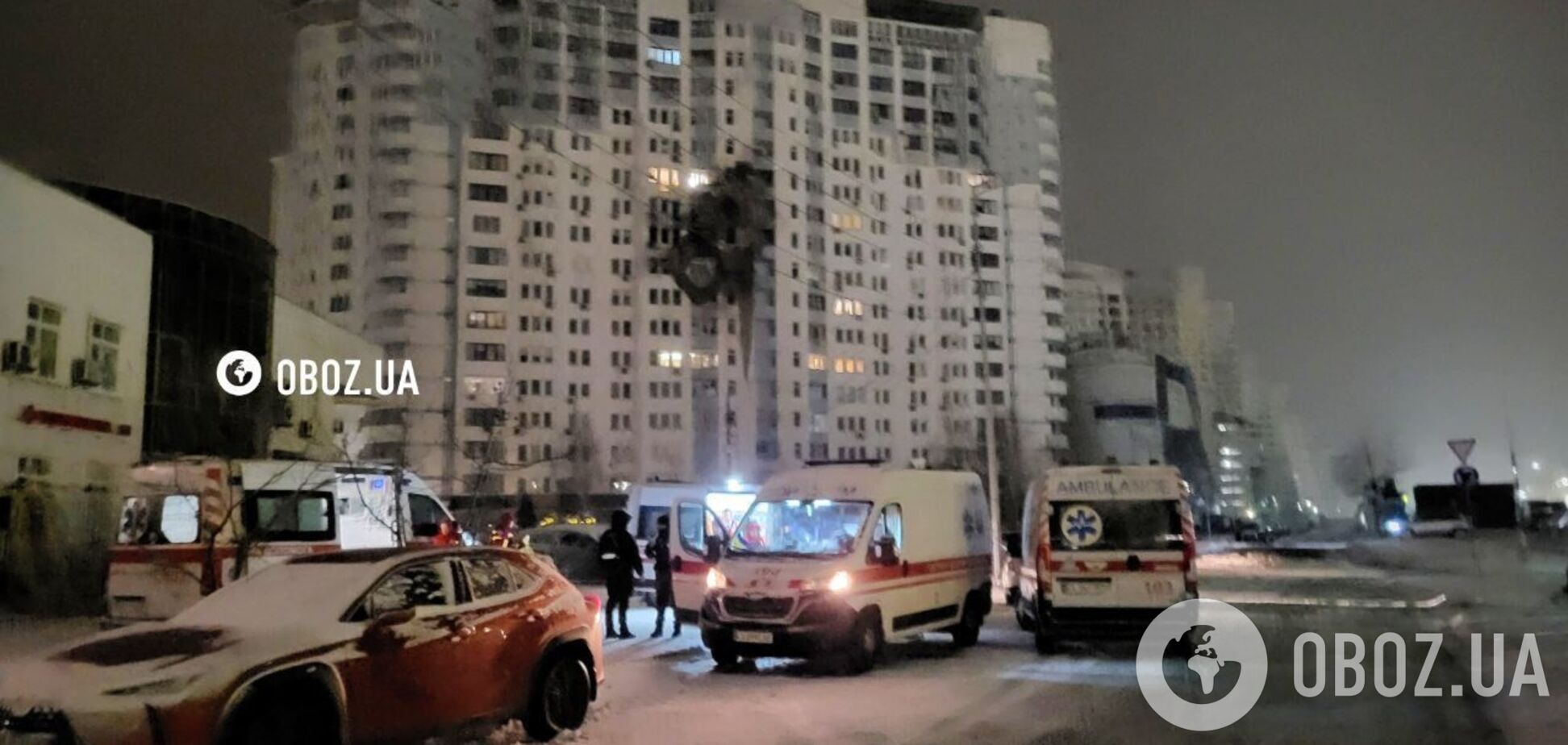 Після повторного прильоту загинув медик: з'явились кадри пошкодженої ударом РФ багатоповерхівки в Дарницькому районі Києва