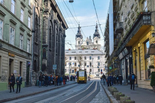 Во Львове раньше ездил конный трамвай: в сети показали историческое фото