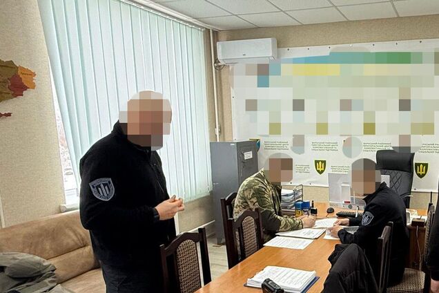 Наживался на отсрочках и снятии с розыска: чиновник Ривненского ТЦК придумал 'схему' и поплатился. Фото