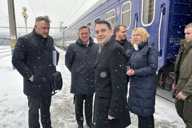 Новий глава МЗС Чехії прибув з візитом до України: його потяг затримався через російську атаку. Фото і відео