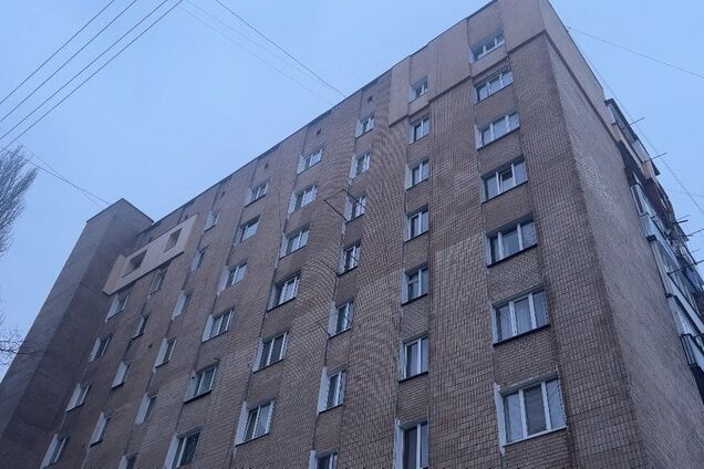 Замкнули в підвалі та кидали сміття: у Кам'янці-Подільському знущалися з комунальника, який забезпечував дім теплом під час відключень