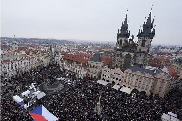 'Нас ждет война': в Праге состоялся многотысячный митинг в поддержку президента. Фото, видео