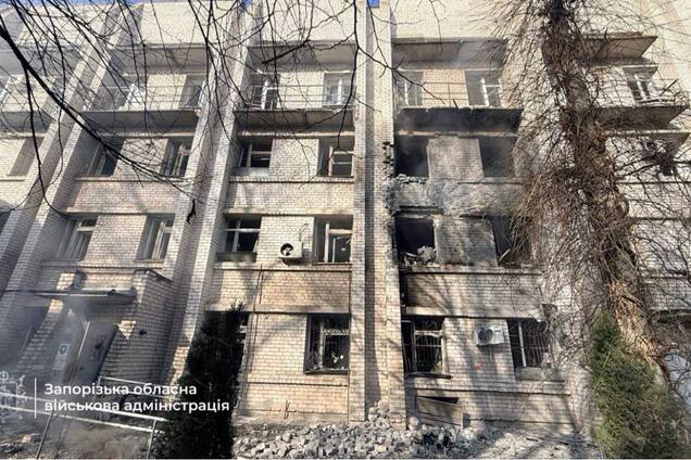 Армия России атаковала роддом в Запорожье: двое пострадавших. Фото, видео